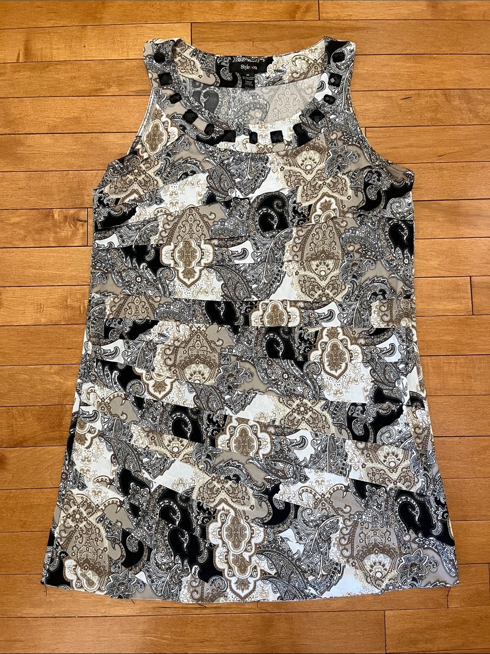 Style&co Sleeveless Paisley Print Tank Top Tunic in Black, White & Tan